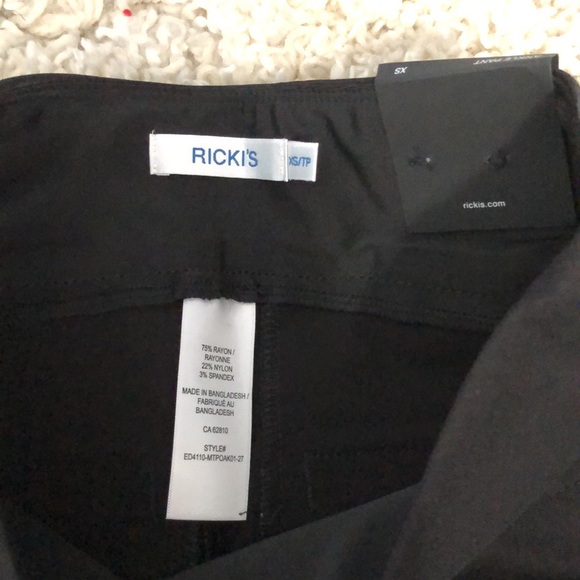 NWT Ricki’s XS black ankle pants - Picture 3 of 4